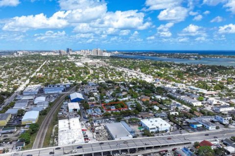 Commercial property in West Palm Beach, Florida 146.6 sq.m. № 2171912 - photo 6