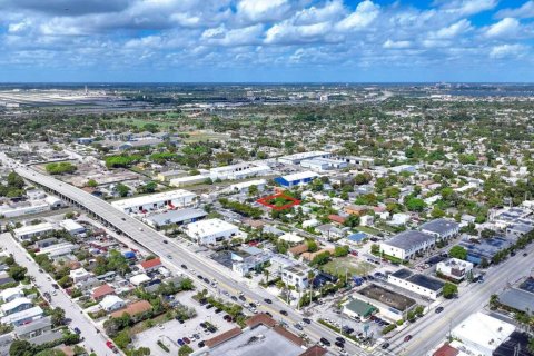 Commercial property in West Palm Beach, Florida 146.6 sq.m. № 2171912 - photo 8