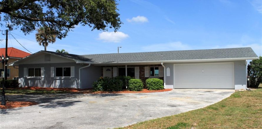 House in Winter Haven, Florida 3 bedrooms, 140.38 sq.m. № 1674046