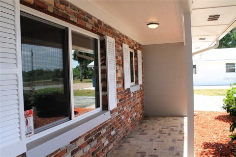 House in Winter Haven, Florida 3 bedrooms, 140.38 sq.m. № 1674046 - photo 2