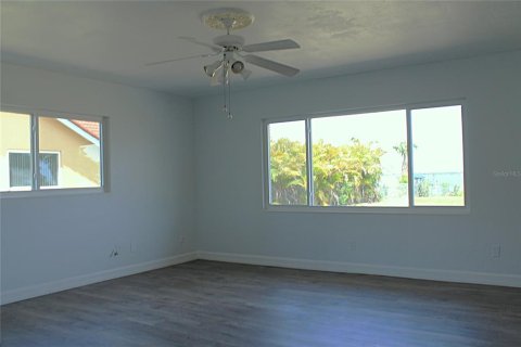House in Winter Haven, Florida 3 bedrooms, 140.38 sq.m. № 1674046 - photo 9
