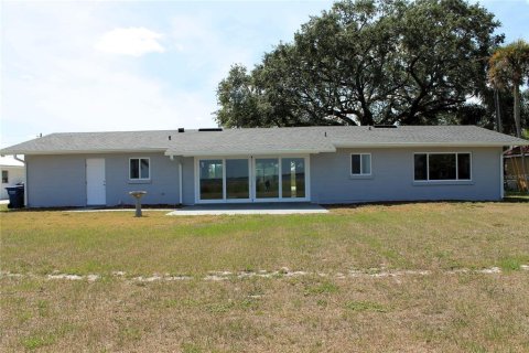 House in Winter Haven, Florida 3 bedrooms, 140.38 sq.m. № 1674046 - photo 14
