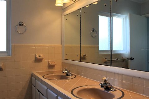 House in Winter Haven, Florida 3 bedrooms, 140.38 sq.m. № 1674046 - photo 10