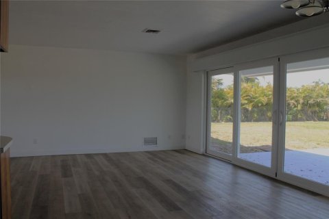 House in Winter Haven, Florida 3 bedrooms, 140.38 sq.m. № 1674046 - photo 6