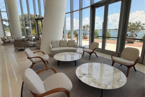 Condo in Miami, Florida, 5 bedrooms  № 2066140 - photo 4
