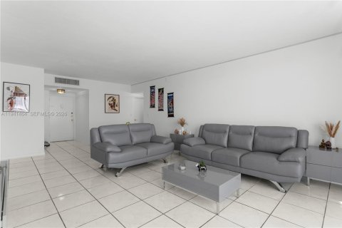 Condominio en venta en Miami Beach, Florida, 2 dormitorios, 111.2 m2 № 2000430 - foto 7