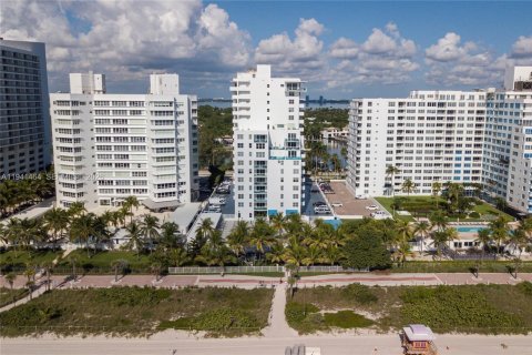 Condominio en venta en Miami Beach, Florida, 2 dormitorios, 111.2 m2 № 2000430 - foto 26