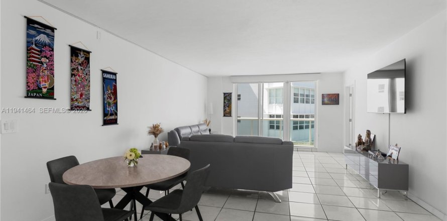 Condominio en Miami Beach, Florida, 2 dormitorios  № 2000430