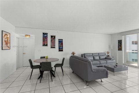 Condominio en venta en Miami Beach, Florida, 2 dormitorios, 111.2 m2 № 2000430 - foto 3