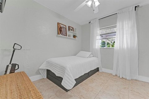 Casa en venta en Miami, Florida, 5 dormitorios, 147.9 m2 № 1788668 - foto 21