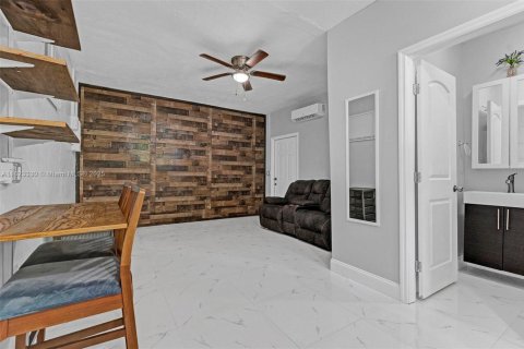 Casa en venta en Miami, Florida, 5 dormitorios, 147.9 m2 № 1788668 - foto 26