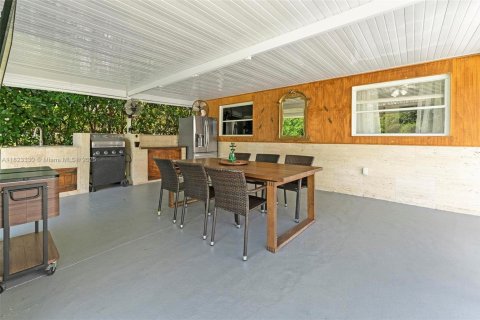 Casa en venta en Miami, Florida, 5 dormitorios, 147.9 m2 № 1788668 - foto 5