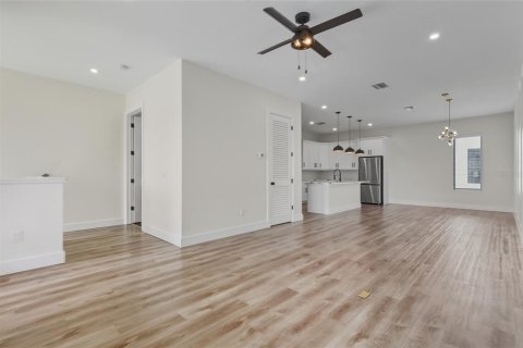 Villa ou maison à vendre à Tampa, Floride: 3 chambres, 210.33 m2 № 2432772 - photo 4
