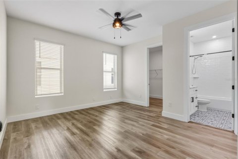 Villa ou maison à vendre à Tampa, Floride: 3 chambres, 210.33 m2 № 2432772 - photo 16