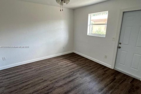 Immobilier commercial à vendre à Fort Lauderdale, Floride: 236.25 m2 № 1863705 - photo 10