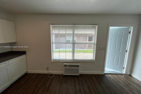 Immobilier commercial à vendre à Fort Lauderdale, Floride: 236.25 m2 № 1863705 - photo 11