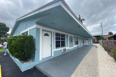 Immobilier commercial à vendre à Fort Lauderdale, Floride: 236.25 m2 № 1863705 - photo 2