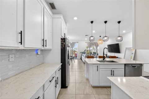 Снять в аренду таунхаус в Дирфилд-Бич, Флорида 3 спальни, 134.62м2, № 2065750 - фото 16