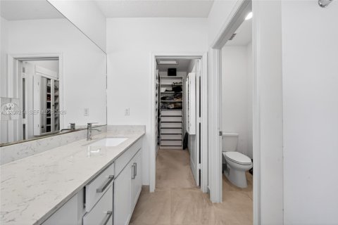 Снять в аренду таунхаус в Дирфилд-Бич, Флорида 3 спальни, 134.62м2, № 2065750 - фото 29