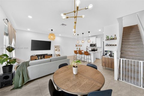 Снять в аренду таунхаус в Дирфилд-Бич, Флорида 3 спальни, 134.62м2, № 2065750 - фото 22