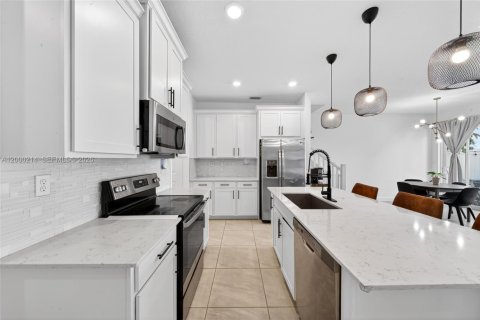 Снять в аренду таунхаус в Дирфилд-Бич, Флорида 3 спальни, 134.62м2, № 2065750 - фото 13