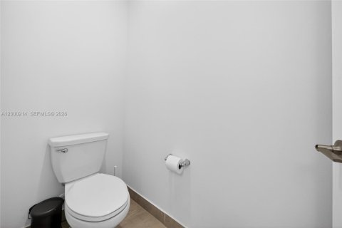 Снять в аренду таунхаус в Дирфилд-Бич, Флорида 3 спальни, 134.62м2, № 2065750 - фото 30