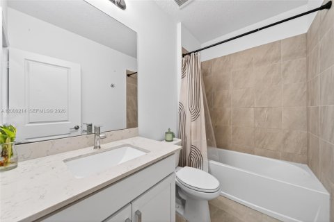 Снять в аренду таунхаус в Дирфилд-Бич, Флорида 3 спальни, 134.62м2, № 2065750 - фото 24