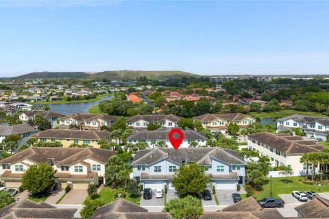 Снять в аренду таунхаус в Дирфилд-Бич, Флорида 3 спальни, 134.62м2, № 2065750 - фото 3