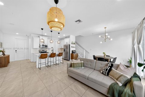 Снять в аренду таунхаус в Дирфилд-Бич, Флорида 3 спальни, 134.62м2, № 2065750 - фото 19