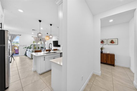 Снять в аренду таунхаус в Дирфилд-Бич, Флорида 3 спальни, 134.62м2, № 2065750 - фото 12