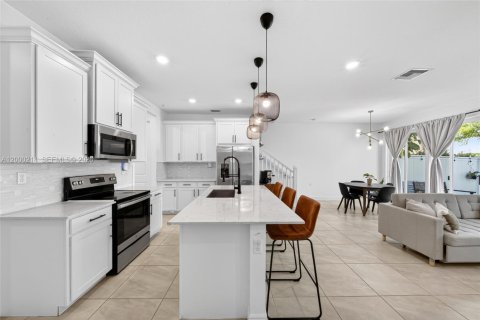 Снять в аренду таунхаус в Дирфилд-Бич, Флорида 3 спальни, 134.62м2, № 2065750 - фото 17