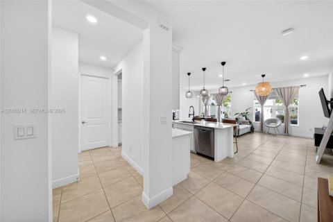 Снять в аренду таунхаус в Дирфилд-Бич, Флорида 3 спальни, 134.62м2, № 2065750 - фото 10