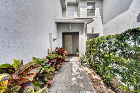 Снять в аренду таунхаус в Дирфилд-Бич, Флорида 3 спальни, 134.62м2, № 2065750 - фото 5