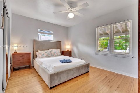 House in Fort Lauderdale, Florida 2 bedrooms, 143.53 sq.m. № 1986571 - photo 6