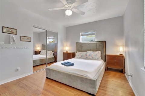 House in Fort Lauderdale, Florida 2 bedrooms, 143.53 sq.m. № 1986571 - photo 5