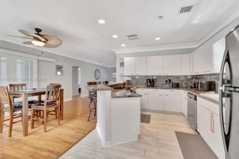 House in Fort Lauderdale, Florida 2 bedrooms, 143.53 sq.m. № 1986571 - photo 10