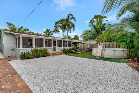 House in Fort Lauderdale, Florida 2 bedrooms, 143.53 sq.m. № 1986571 - photo 1