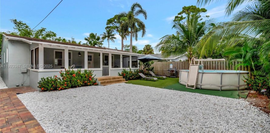 House in Fort Lauderdale, Florida 2 bedrooms, 143.53 sq.m. № 1986571