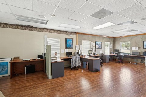 Commercial property in Clearwater, Florida 217.39 sq.m. № 1572877 - photo 2