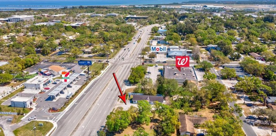 Commercial property in Clearwater, Florida 217.39 sq.m. № 1572877
