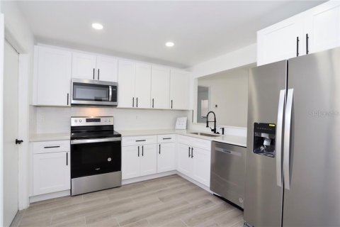 Casa en alquiler en Kissimmee, Florida, 3 dormitorios, 127.46 m2 № 2220582 - foto 6