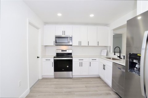 Casa en alquiler en Kissimmee, Florida, 3 dormitorios, 127.46 m2 № 2220582 - foto 8
