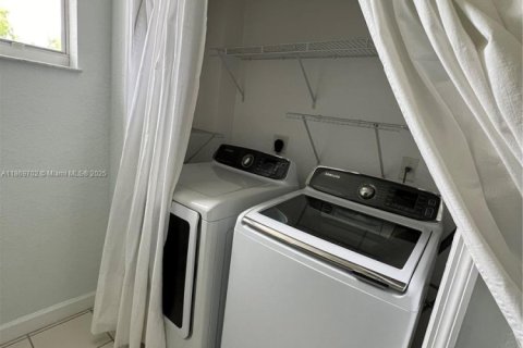 Apartment in Miramar, Florida 3 bedrooms, 134.24 sq.m. № 1896832 - photo 19