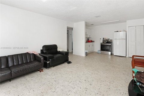 Commercial property in Homestead, Florida № 2064765 - photo 11