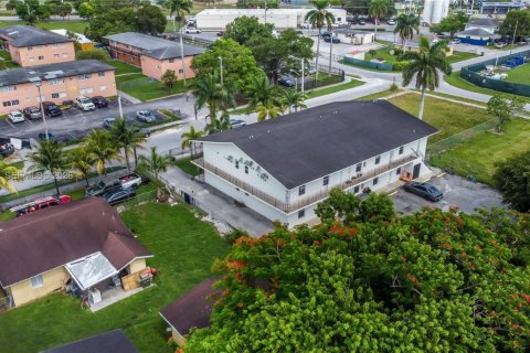 Commercial property in Homestead, Florida № 2064765 - photo 3
