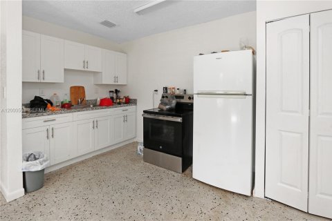 Commercial property in Homestead, Florida № 2064765 - photo 14