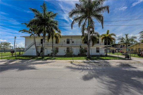 Commercial property in Homestead, Florida № 2064765 - photo 4