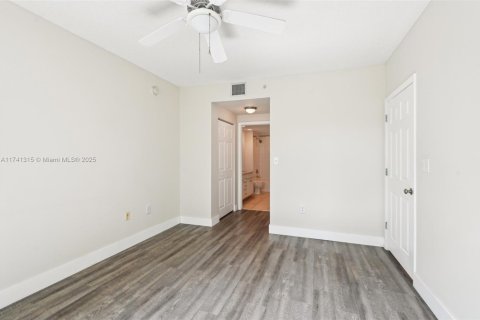 Купить кондоминиум в Майами, Флорида 2 спальни, 101.45м2, № 1936942 - фото 21