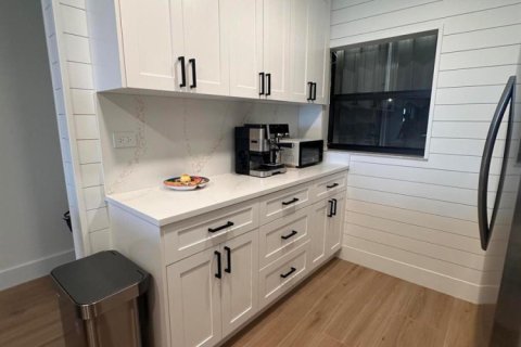 Condo in Jensen Beach, Florida, 2 bedrooms  № 2192739 - photo 27
