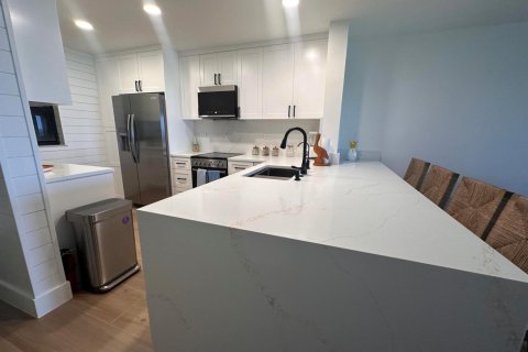 Condo in Jensen Beach, Florida, 2 bedrooms  № 2192739 - photo 26